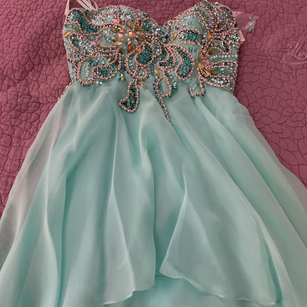 Size 4 NWT short in front longer in the back